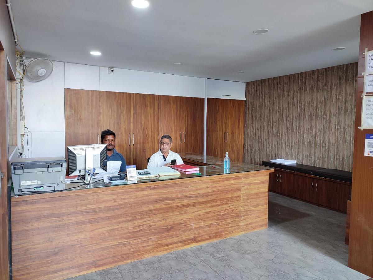 Hotel Vraj Rajpipla Esterno foto
