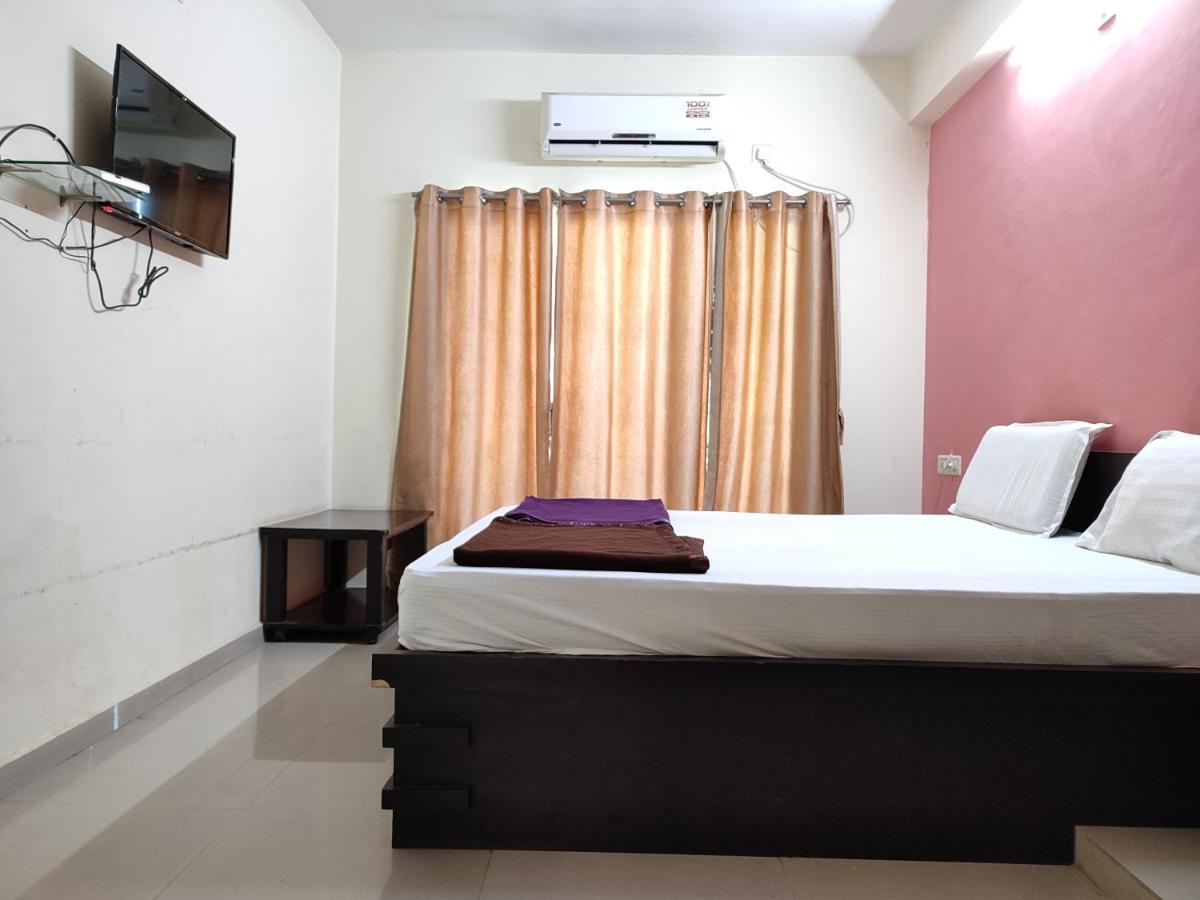 Hotel Vraj Rajpipla Esterno foto